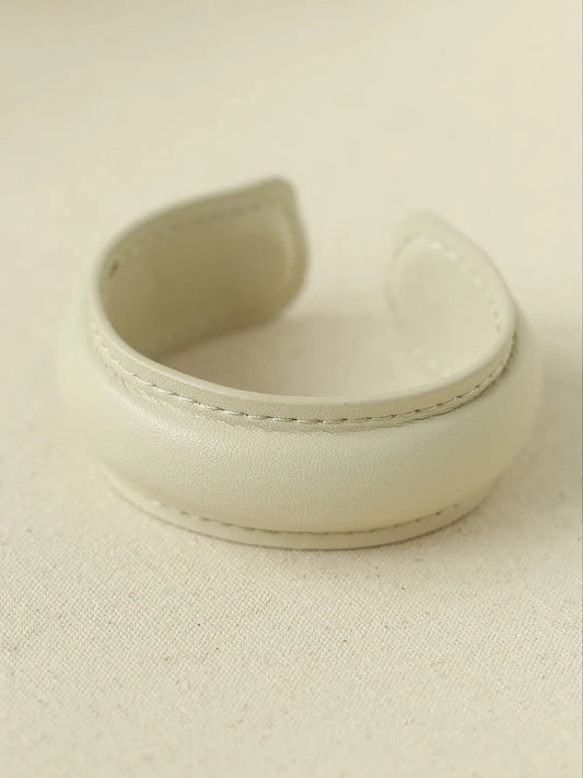 Simple open leather bracelet - S