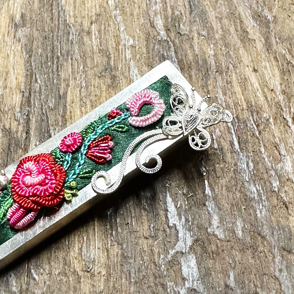 Filigree silver embroidered rectangular pendant necklace - Red