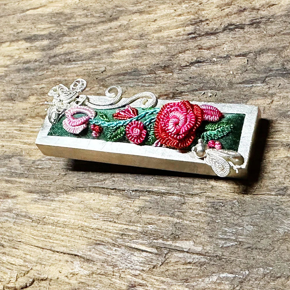 Filigree silver embroidered rectangular pendant necklace - Red