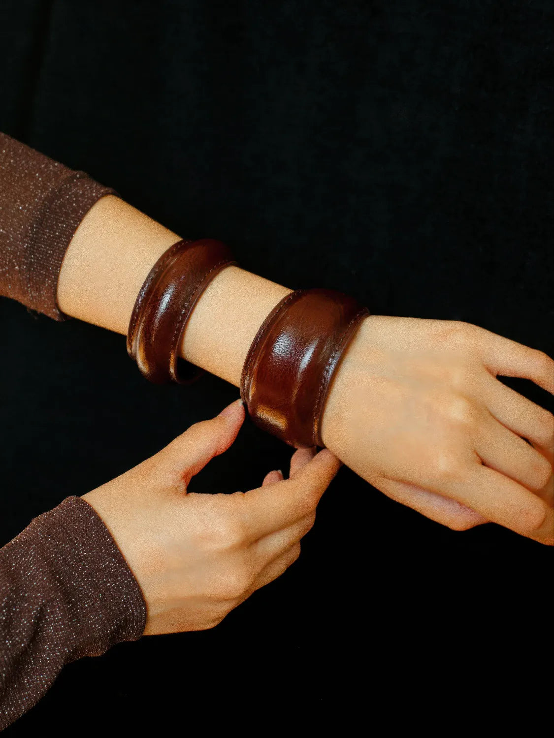 Simple open leather bracelet - L