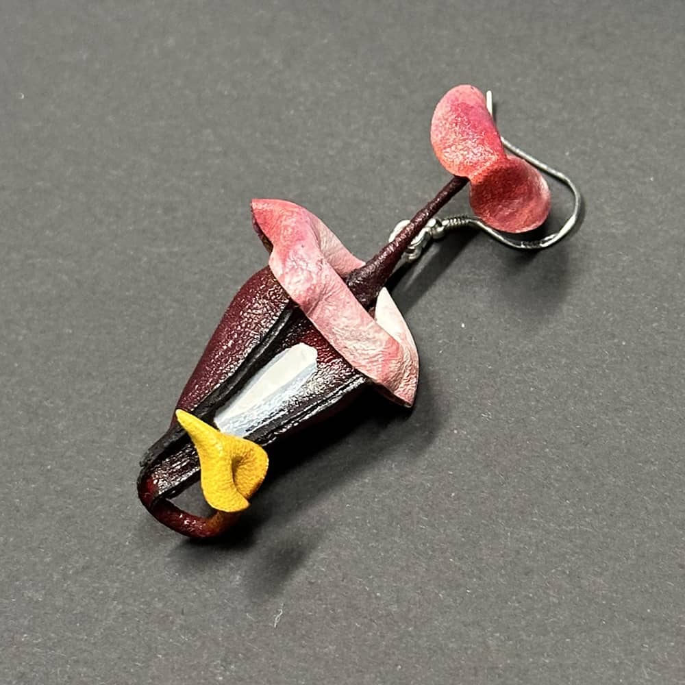 Leather nepenthes earring - red