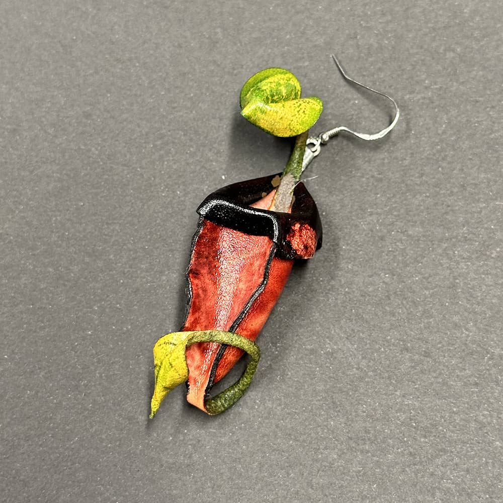 Leder Nepenthes Ohrring - braun