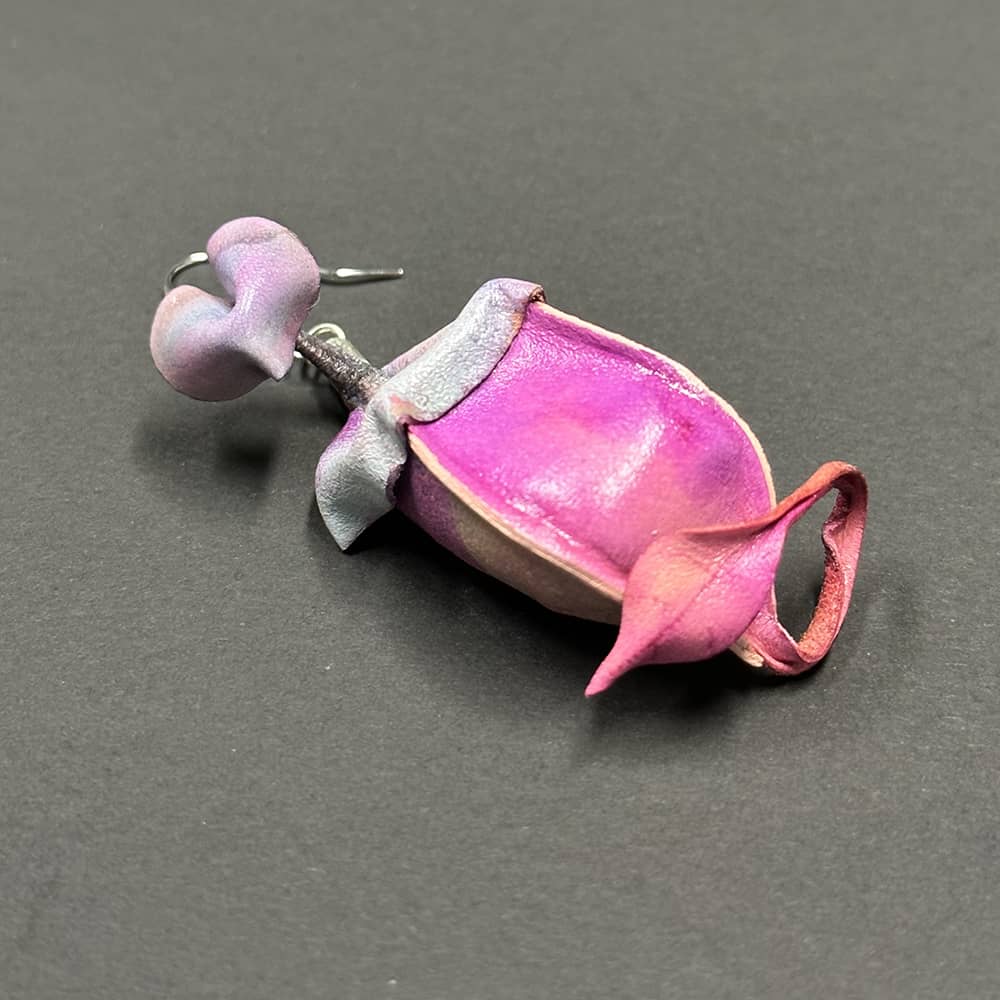 Leather nepenthes earring - pink