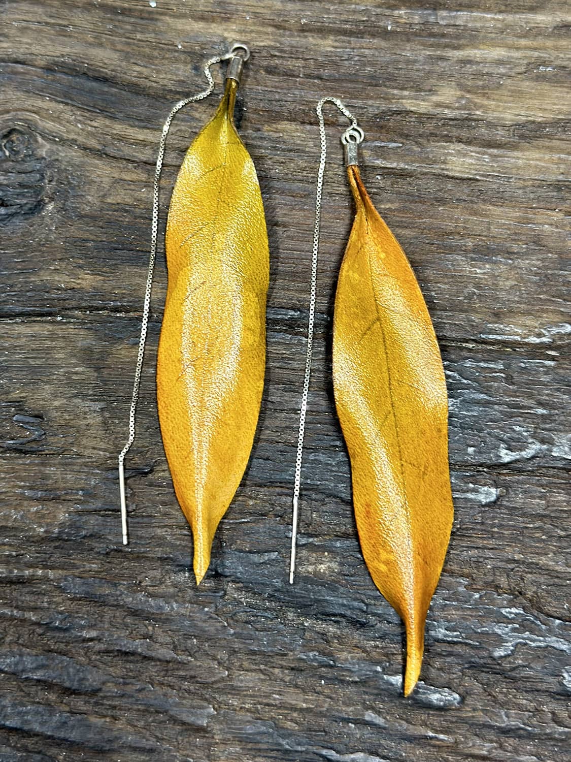 ハンドメイド Willow Leaves レザー スルー イヤリング - イエロー