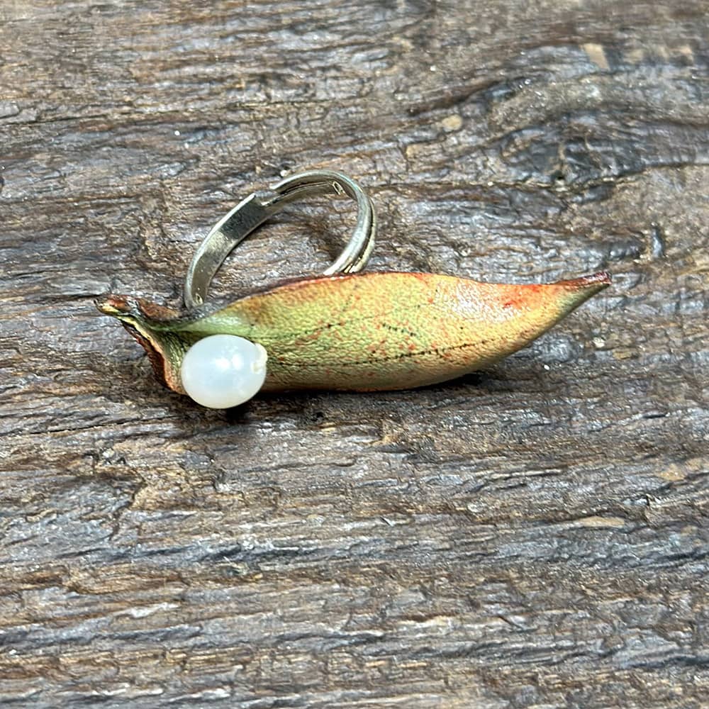 Leather Leaf Pearl Ring