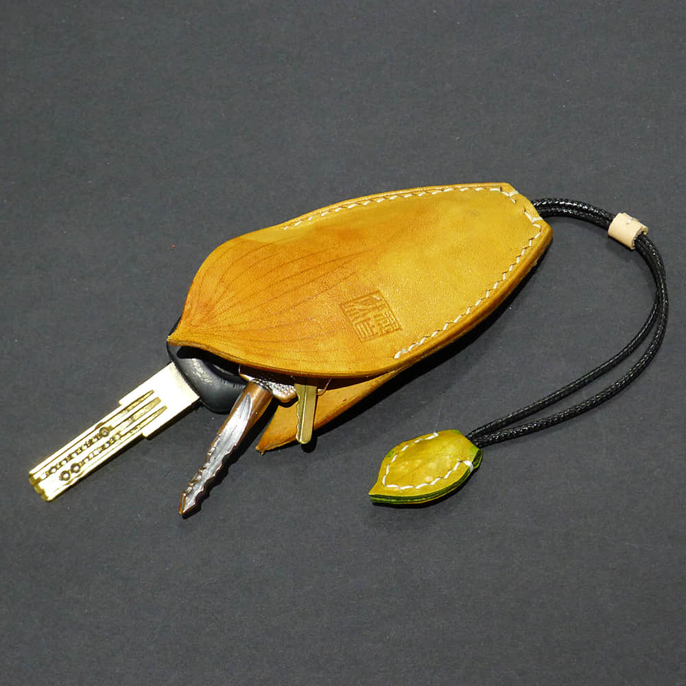 Handmade leather lotus key chain  | LAZYet