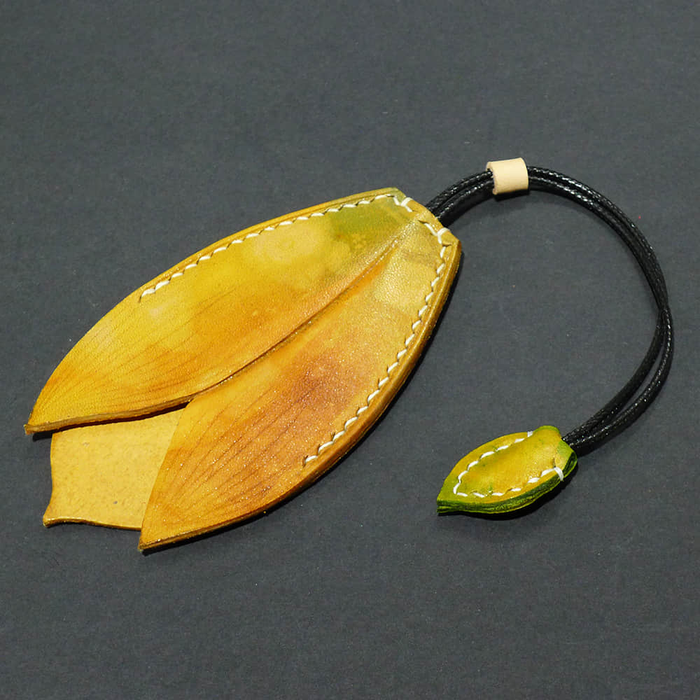 Handmade leather lotus key chain Yellow | LAZYet